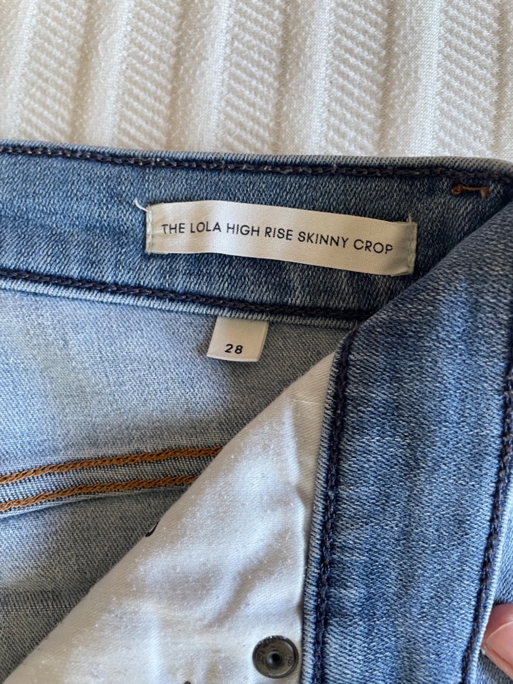 Aritzia Denim Forum, Lola high rise skinny crop jean 28W Medium to Light Blue - Picture 8 of 11